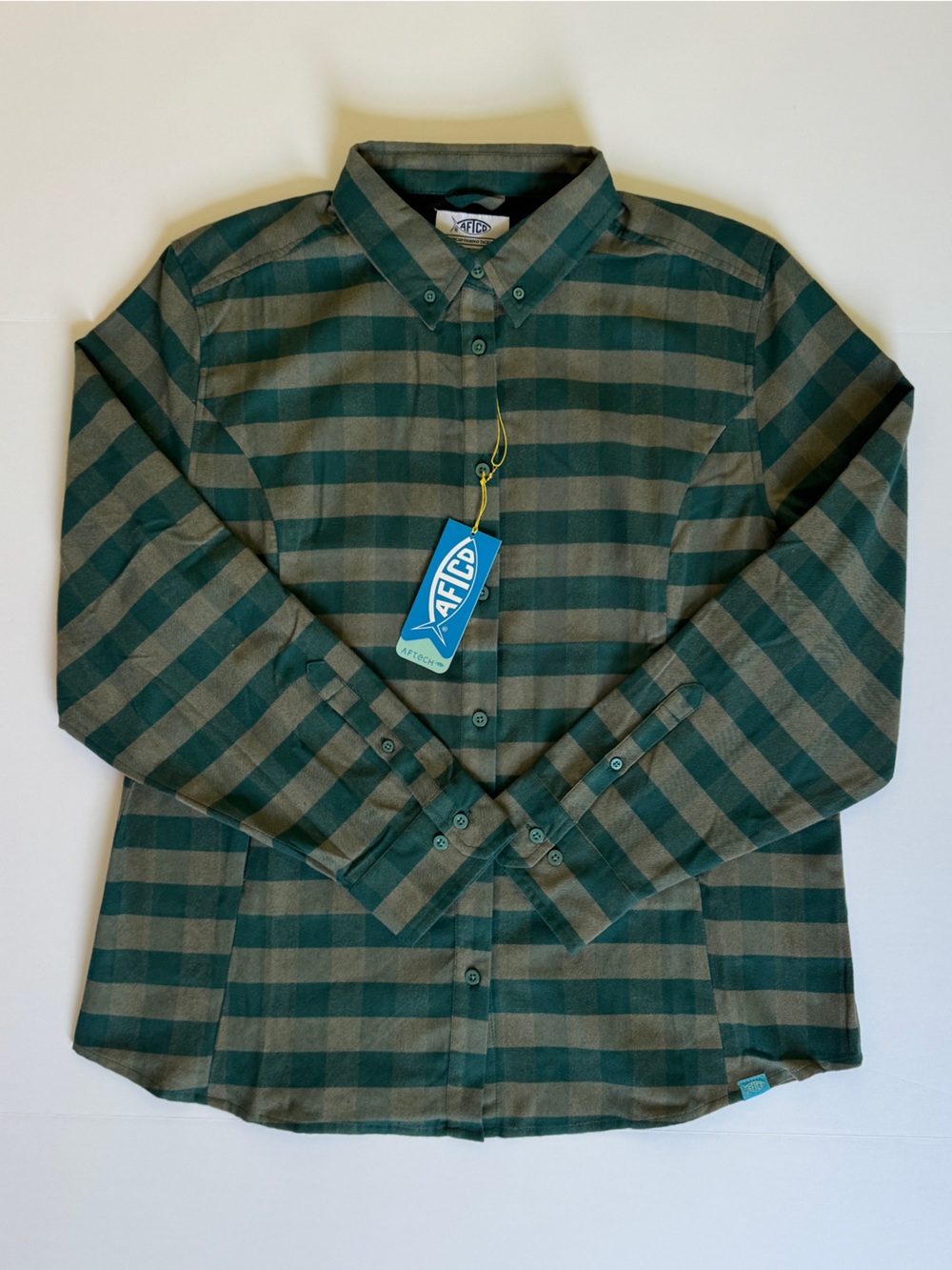 NWT AFTCO Women’s Green Plaid Button-Up Flannel Shirt